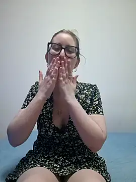 Snapshot of Sarah459 chatting on 02-07-25, 07:38 Sarah459 online show from 02-07-25, 07:38