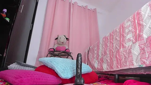 Snapshot of msschloee_ chatting on 02-18-25, 10:25 msschloee  online show from 02-18-25, 10:25