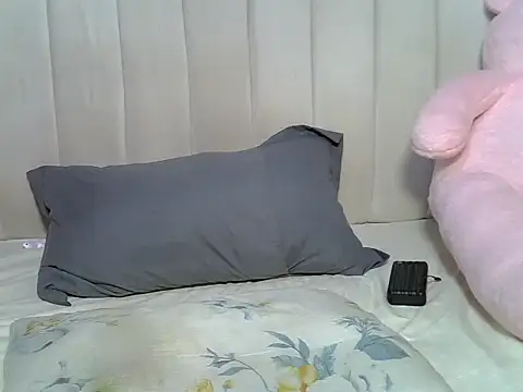 Queen loveer online show from 11-10-25, 10:20