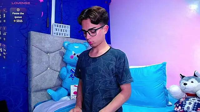 OwenBluee online show from 12-03-24, 09:44