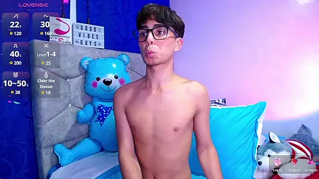 OwenBluee online show from 12-04-24, 11:57