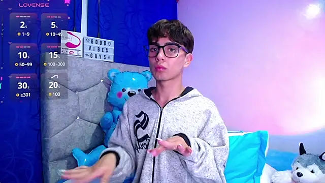 OwenBluee online show from 12-05-24, 06:21