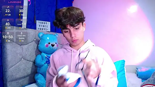 OwenBluee online show from 12-24-24, 03:27