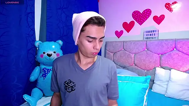 OwenBluee online show from 02-18-25, 06:15