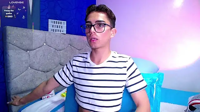 OwenBluee online show from 03-02-25, 09:31