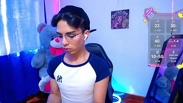 OwenBluee online show from 06-11-26, 08:07