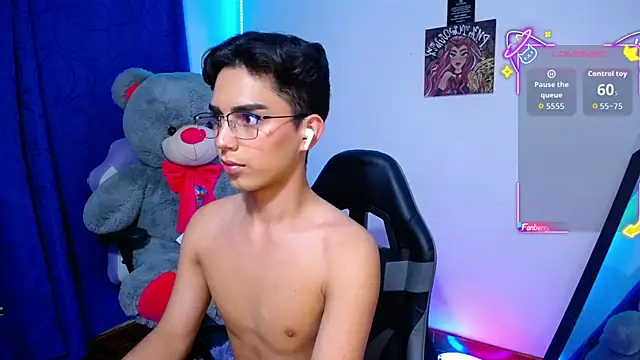 OwenBluee online show from 06-18-26, 09:14