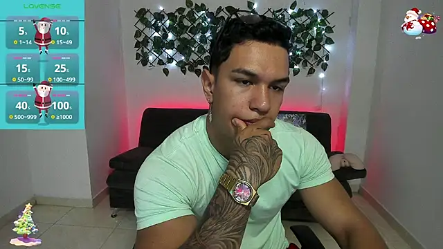 Snapshot of Taylor_John chatting on 12-17-24, 01:38 Taylor John online show from 12-17-24, 01:38