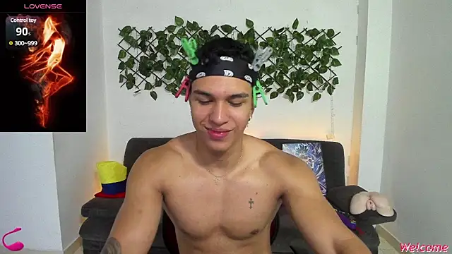 Snapshot of Taylor_John chatting on 01-06-25, 02:03 Taylor John online show from 01-06-25, 02:03