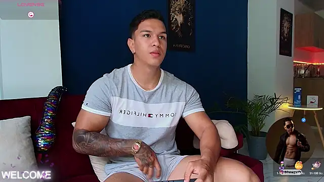 Snapshot of Taylor_John chatting on 11-10-25, 01:32 Taylor John online show from 11-10-25, 01:32