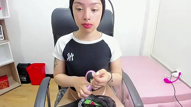 Snapshot of Sofia_Mirandaa18 chatting on 12-27-24, 08:07 Sofia Mirandaa18 online show from 12-27-24, 08:07