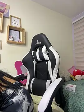 Snapshot of Ivann4 chatting on 03-07-25, 07:05 Ivann4 online show from 03-07-25, 07:05