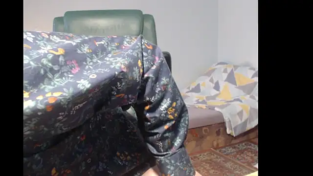 Snapshot of tuttiluss44 chatting on 11-14-25, 10:03 tuttiluss44 online show from 11-14-25, 10:03