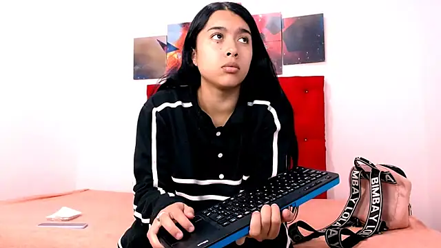 SweetLatiin  online show from 10-24-25, 09:11