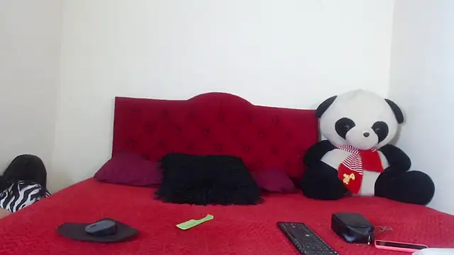 Snapshot of Luluu_08 chatting on 02-06-25, 02:04 Luluu 08 online show from 02-06-25, 02:04