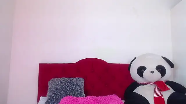 Snapshot of Luluu_08 chatting on 02-21-25, 04:59 Luluu 08 online show from 02-21-25, 04:59