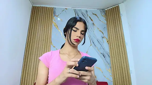 Snapshot of Luluu_08 chatting on 01-17-26, 02:33 Luluu 08 online show from 01-17-26, 02:33