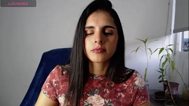 Snapshot of alma_violeta chatting on 03-21-25, 11:01 alma violeta online show from 03-21-25, 11:01