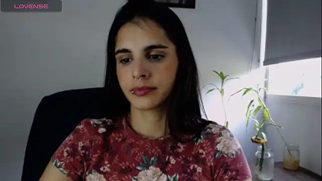 Snapshot of alma_violeta chatting on 03-22-25, 02:58 alma violeta online show from 03-22-25, 02:58