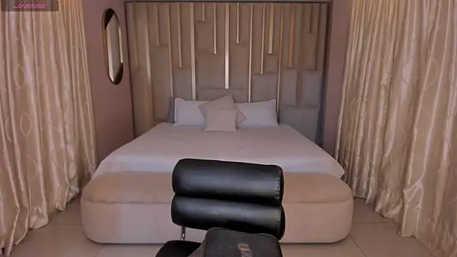 MariaHerrera  online show from 12-15-25, 07:40