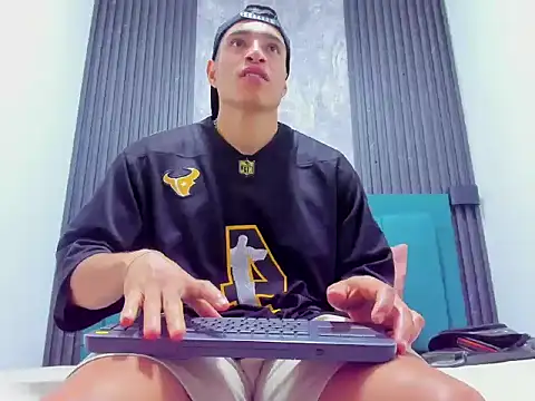 Snapshot of jack_pergurtson01 chatting on 12-01-25, 10:31 jack pergurtson01 online show from 12-01-25, 10:31