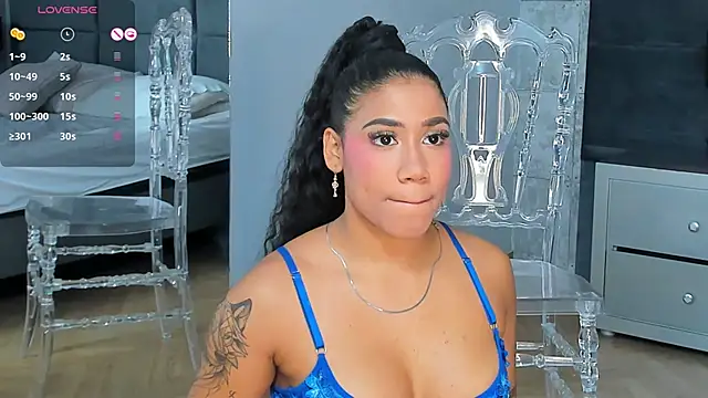 Snapshot of Salome_Diaz_ chatting on 02-06-25, 01:05 Salome Diaz  online show from 02-06-25, 01:05