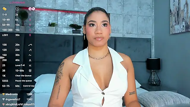 Snapshot of Salome_Diaz_ chatting on 02-11-25, 11:01 Salome Diaz  online show from 02-11-25, 11:01