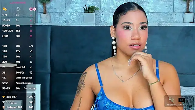 Snapshot of Salome_Diaz_ chatting on 02-17-25, 07:31 Salome Diaz  online show from 02-17-25, 07:31
