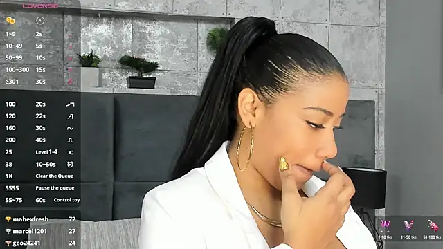 Snapshot of Salome_Diaz_ chatting on 02-27-25, 01:28 Salome Diaz  online show from 02-27-25, 01:28