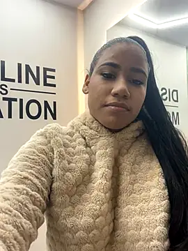 Snapshot of Salome_Diaz_ chatting on 11-07-25, 04:29 Salome Diaz online show from 11-07-25, 04:29