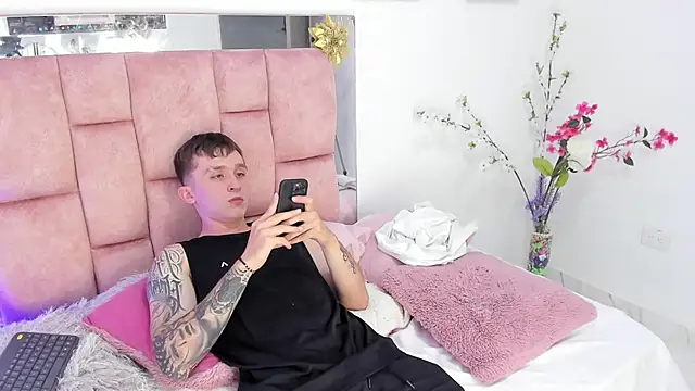 Dylanwhite23  online show from 01-29-25, 02:09