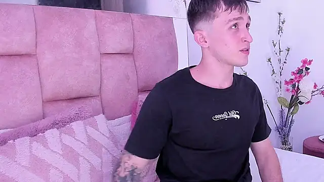 Dylanwhite23  online show from 02-25-25, 05:41