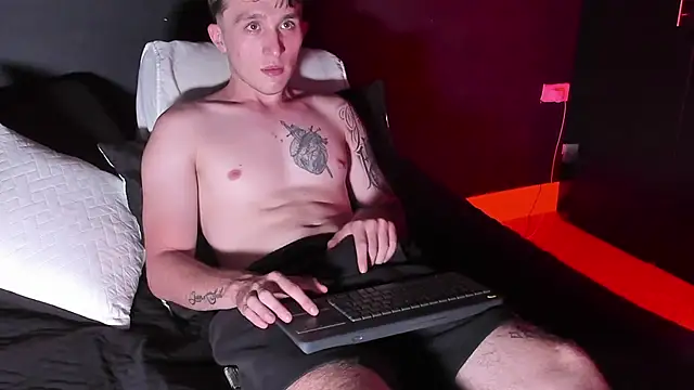 Dylanwhite23  online show from 09-21-25, 10:33