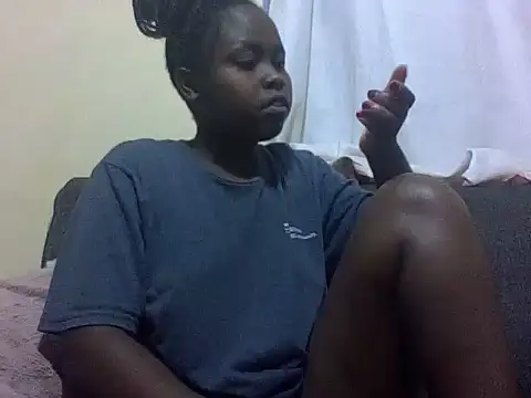 Sweetcecie01 online show from 04-23-26, 07:05