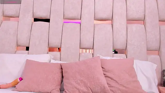 Snapshot of tamhy_ferrara chatting on 02-21-25, 01:11 tamhy ferrara online show from 02-21-25, 01:11