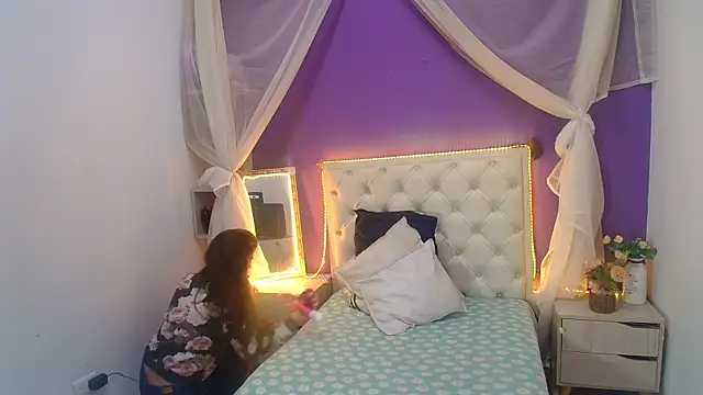 Snapshot of Ingrid_Casas chatting on 12-19-24, 05:18 Ingrid Casas online show from 12-19-24, 05:18