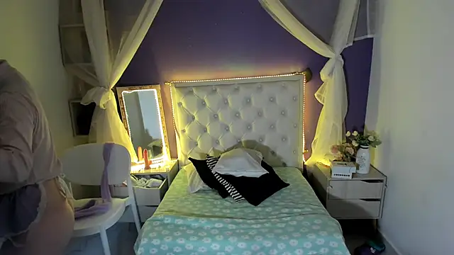 Snapshot of Ingrid_Casas chatting on 12-21-24, 07:49 Ingrid Casas online show from 12-21-24, 07:49