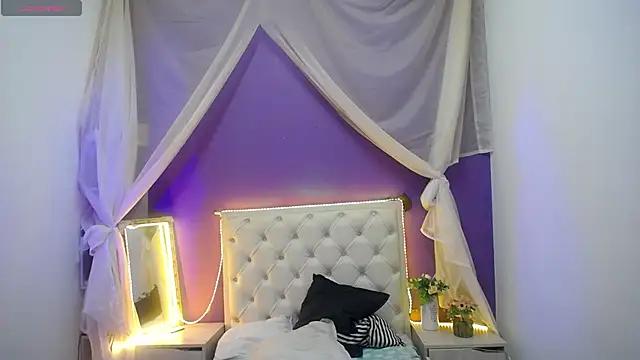 Snapshot of Ingrid_Casas chatting on 01-15-25, 12:30 Ingrid Casas online show from 01-15-25, 12:30