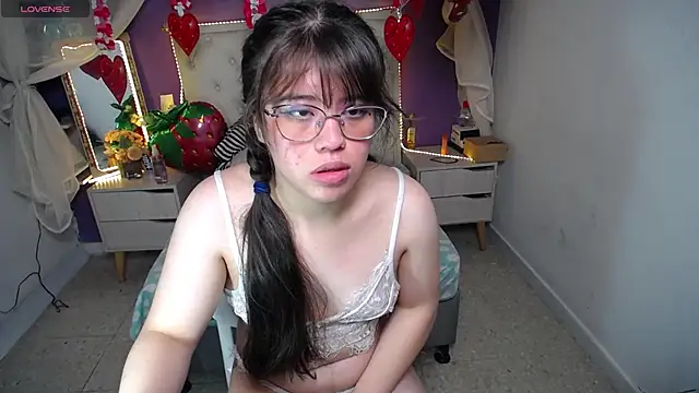 Snapshot of Ingrid_Casas chatting on 02-20-25, 02:51 Ingrid Casas online show from 02-20-25, 02:51