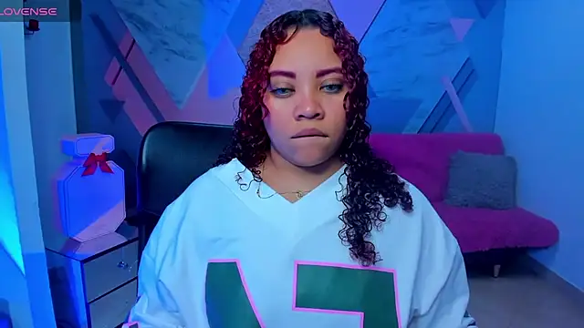 Snapshot of AngelaCoffee chatting on 10-26-25, 03:45 AngelaCoffee online show from 10-26-25, 03:45