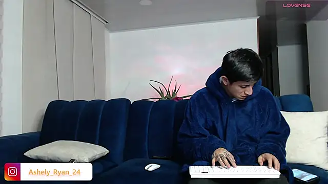 ashely ryan24 online show from 02-07-25, 11:55