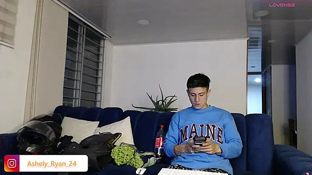 ashely ryan24 online show from 03-04-25, 12:07