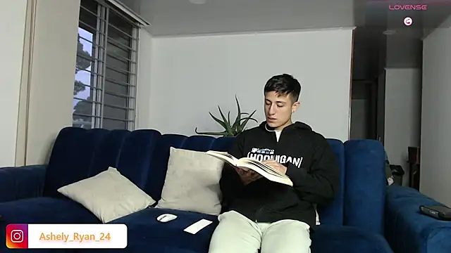 ashely ryan24 online show from 03-05-25, 11:16