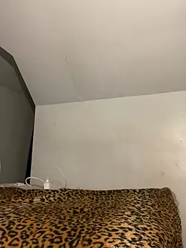 AUNYXXX online show from 03-08-25, 04:01