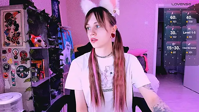 NaniMoore online show from 03-04-25, 08:16