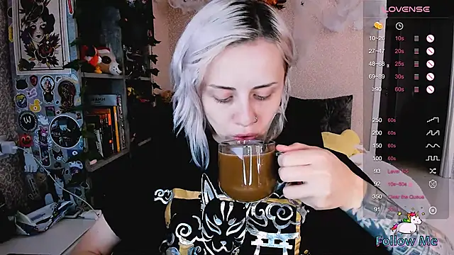 NaniMoore online show from 10-12-25, 07:51