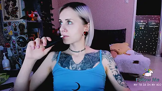 NaniMoore online show from 12-13-25, 10:04