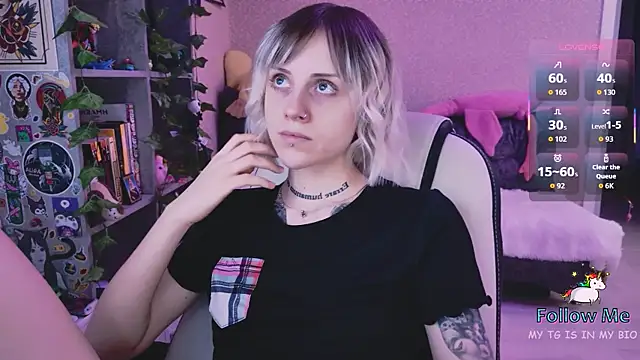 NaniMoore online show from 04-06-26, 08:21