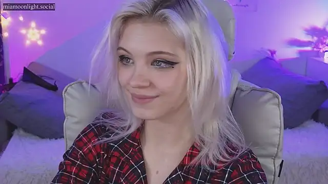 Snapshot of Moonlight_Mia chatting on 12-15-24, 07:31 Moonlight Mia online show from 12-15-24, 07:31