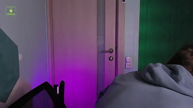 Snapshot of MarkGWalker chatting on 12-21-24, 03:42 MarkGWalker online show from 12-21-24, 03:42